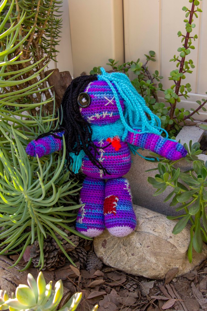 Crochet creepy strange spooky doll_9